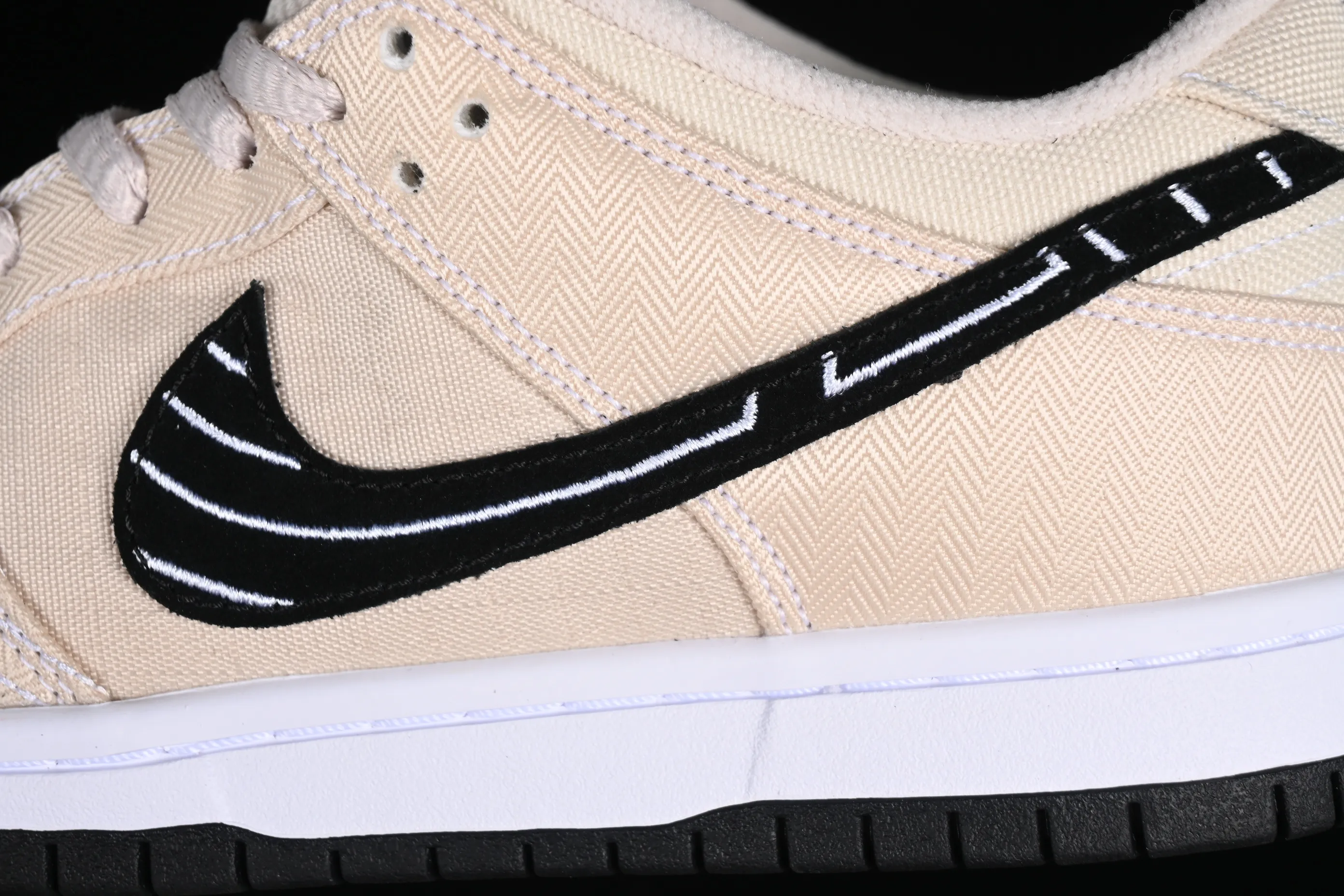 All Categories Nk SB Dunk Series Nk SB Dunk Low Low-top Sneakers J Version Albino & Preto